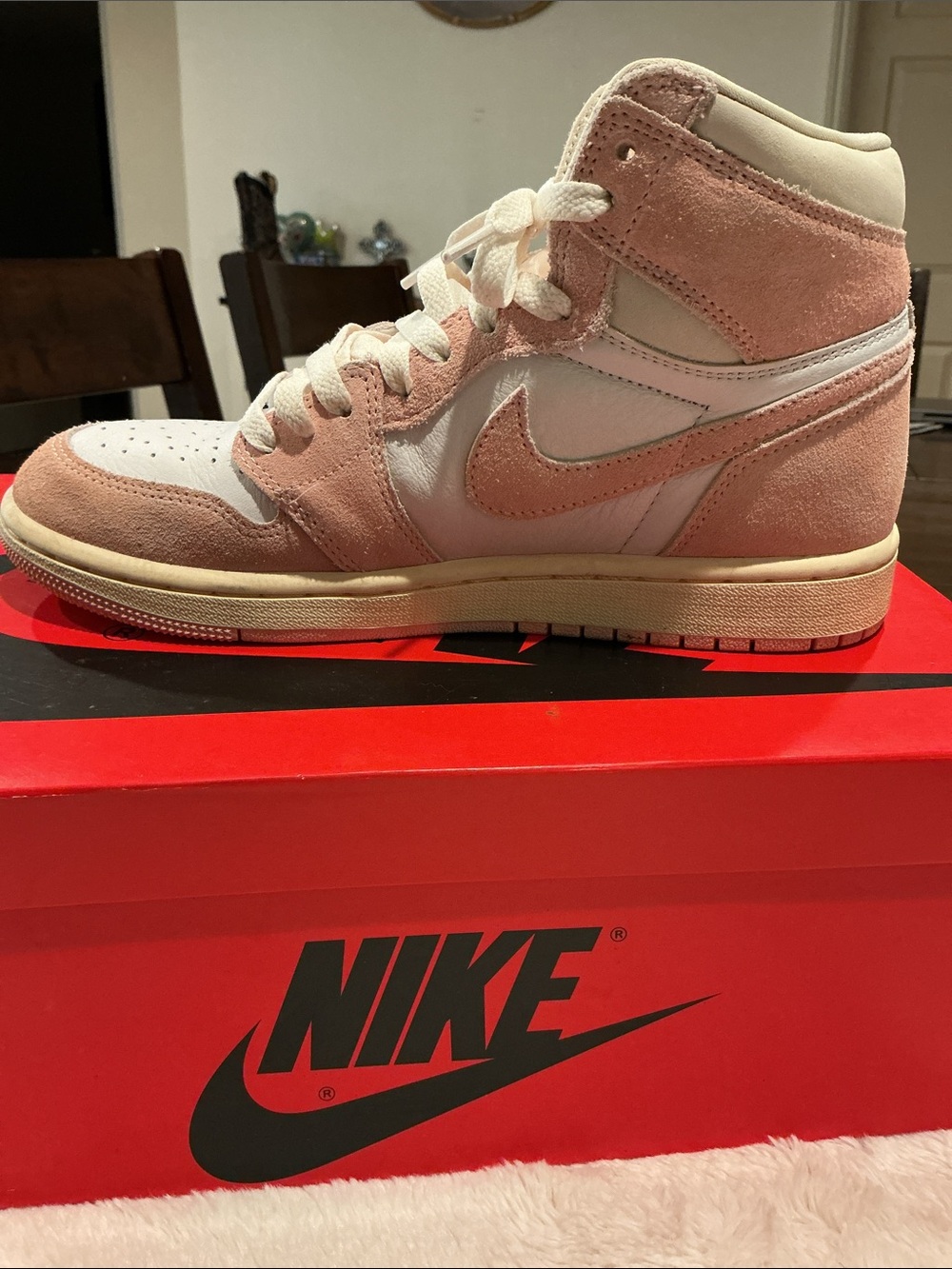 Air Jordan 1 Retro High OG Atmosphere “Bubble Gum” Pink White Women’s Size 7.5
